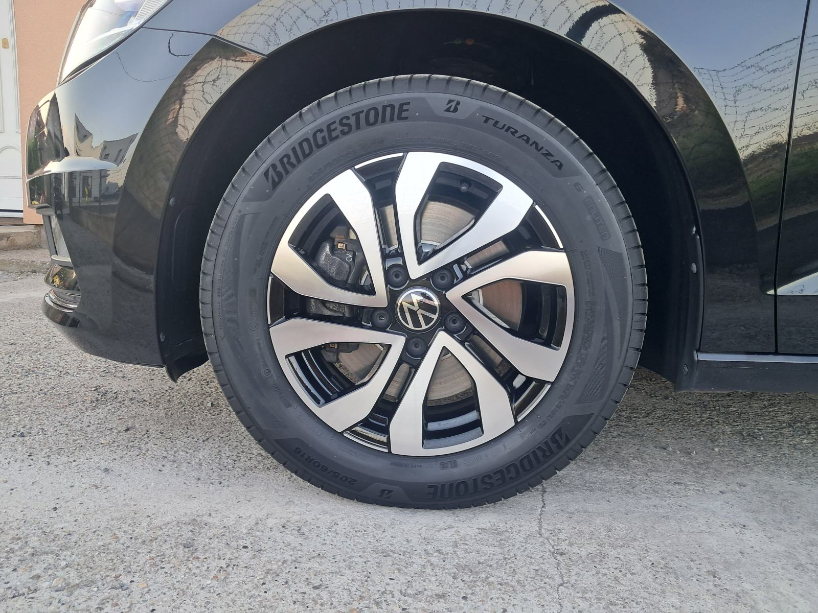 VW Touran 2.0 TDI*DSG*ACTIVE*LED SVJETLA*KAMERA*PRO NAVIGACIJA*, fotografija 13