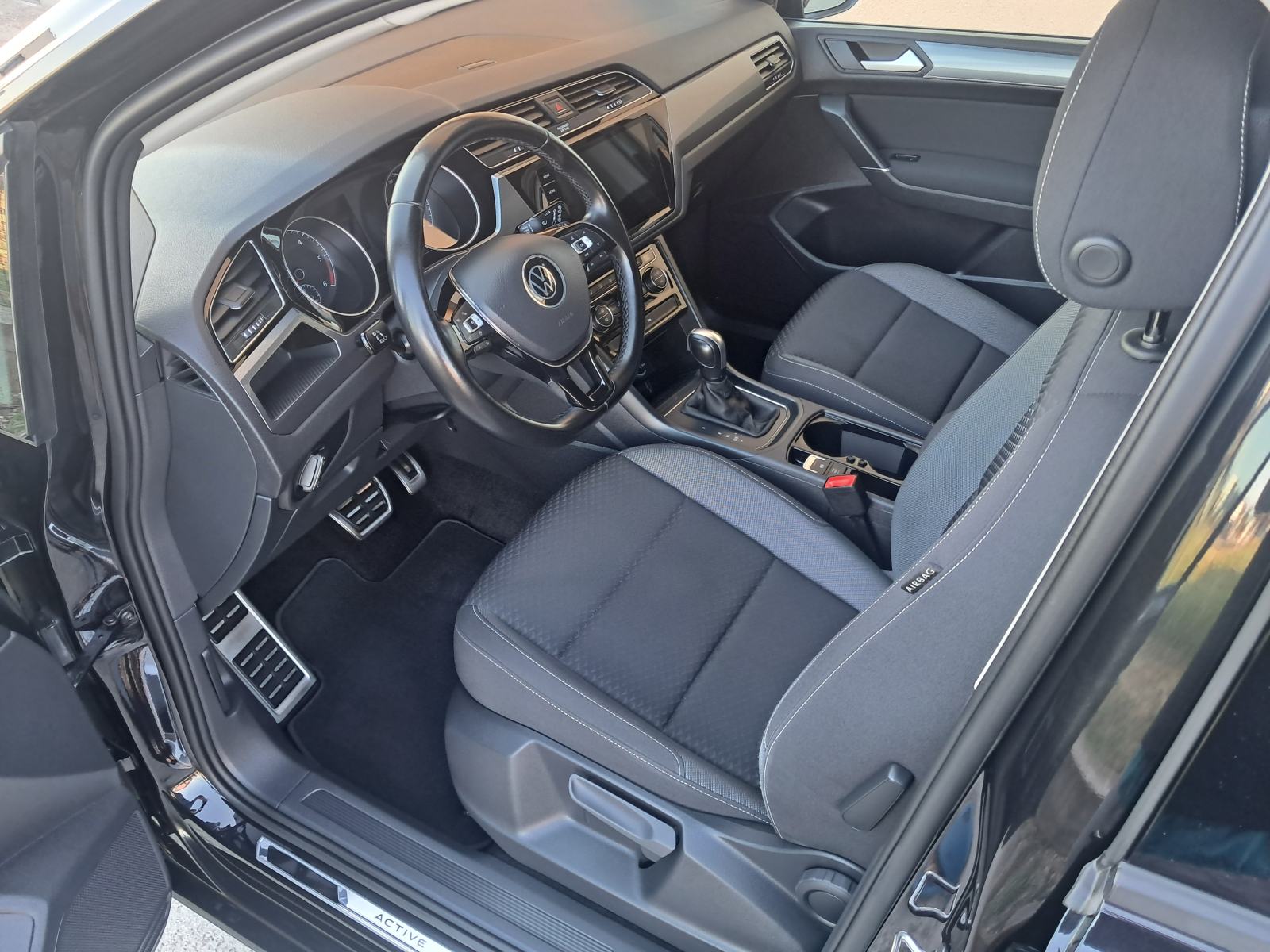 VW Touran 2.0 TDI*DSG*ACTIVE*LED SVJETLA*KAMERA*PRO NAVIGACIJA*, fotografija 14