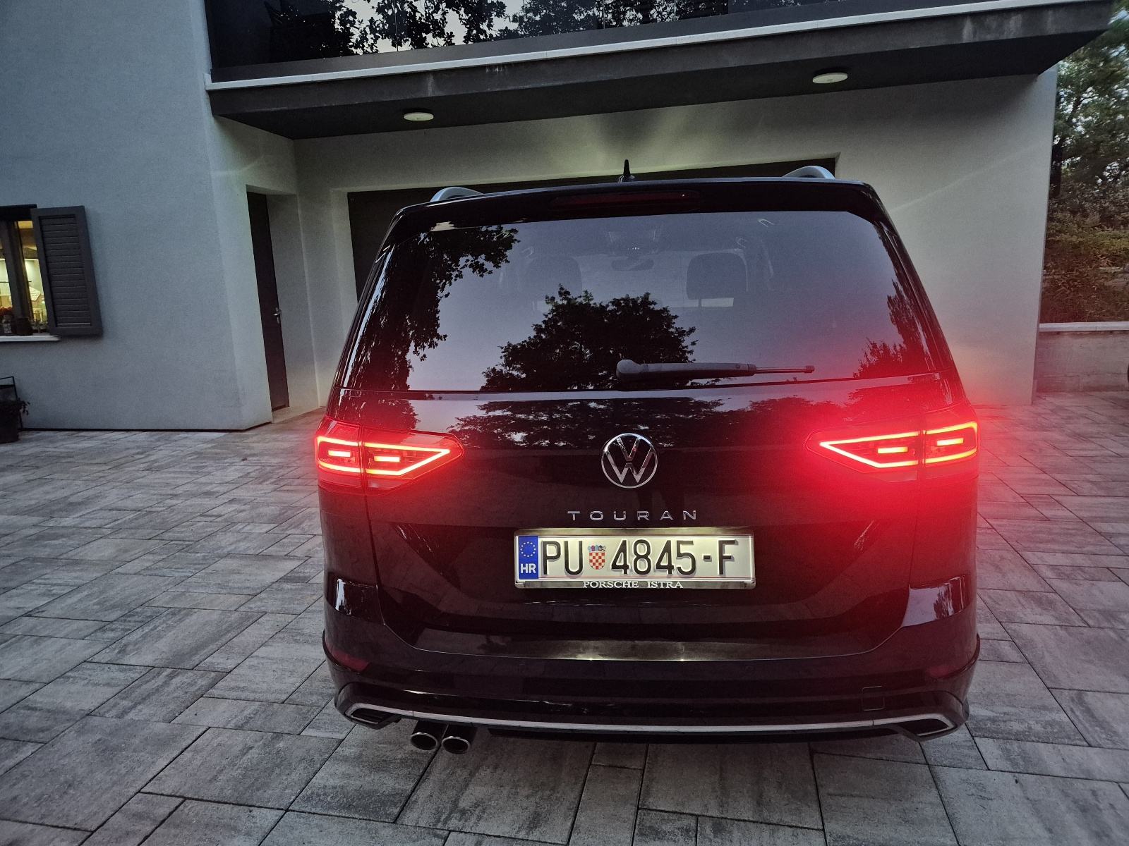 VW TOURAN 2.0 TDI DSG R-LINE reg 5/27, fotografija 12