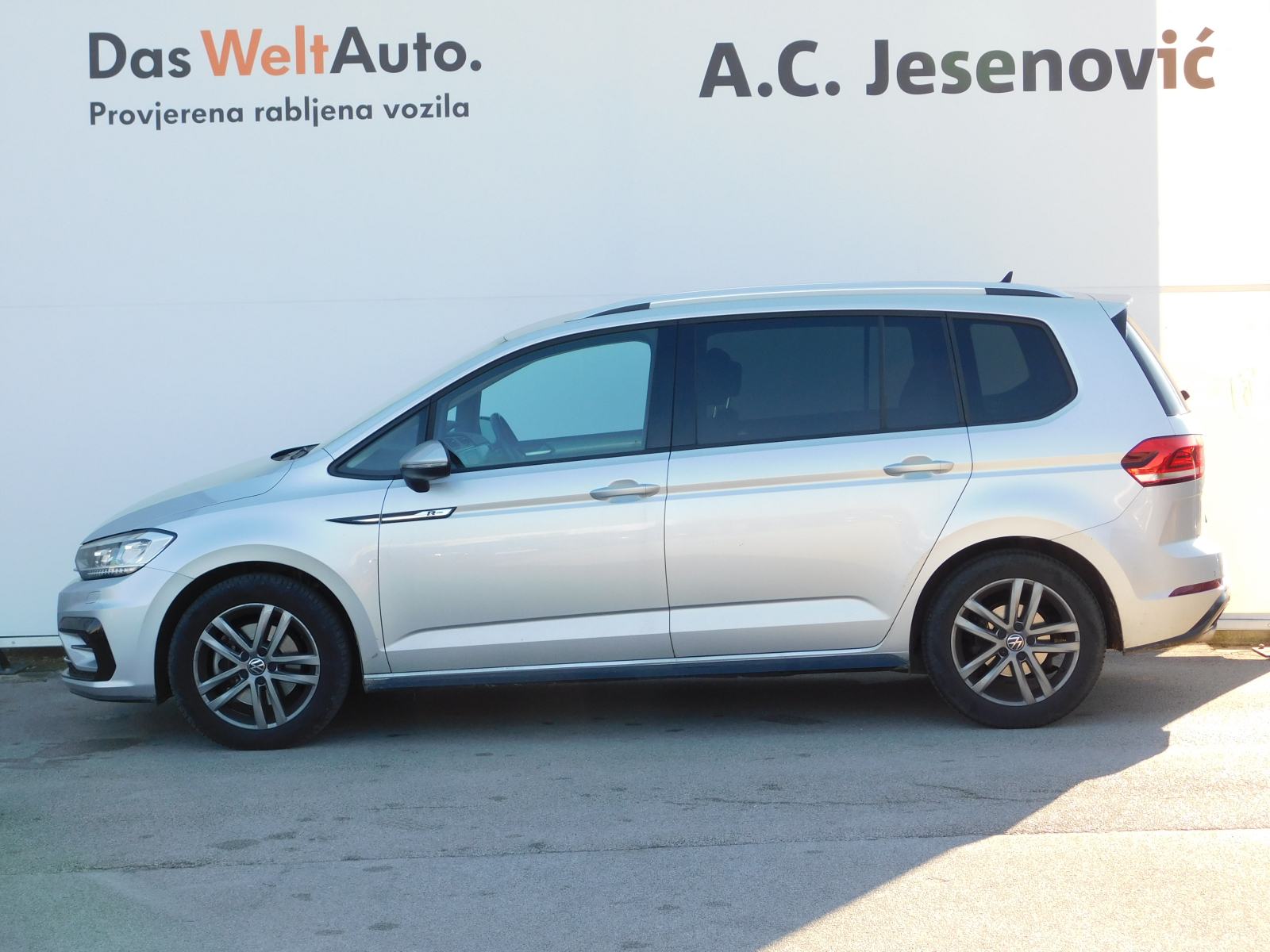 VW Touran 2.0 TDI DSG R-line-LEASING BEZ UČEŠĆA!, fotografija 6