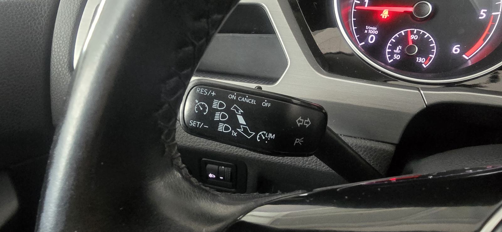 VW Touran 2,0 TDI, NAVI, TEMP, AUT.KLIMA, PDC, ALU,JAMSTVO,REG. 4/27, fotografija 20