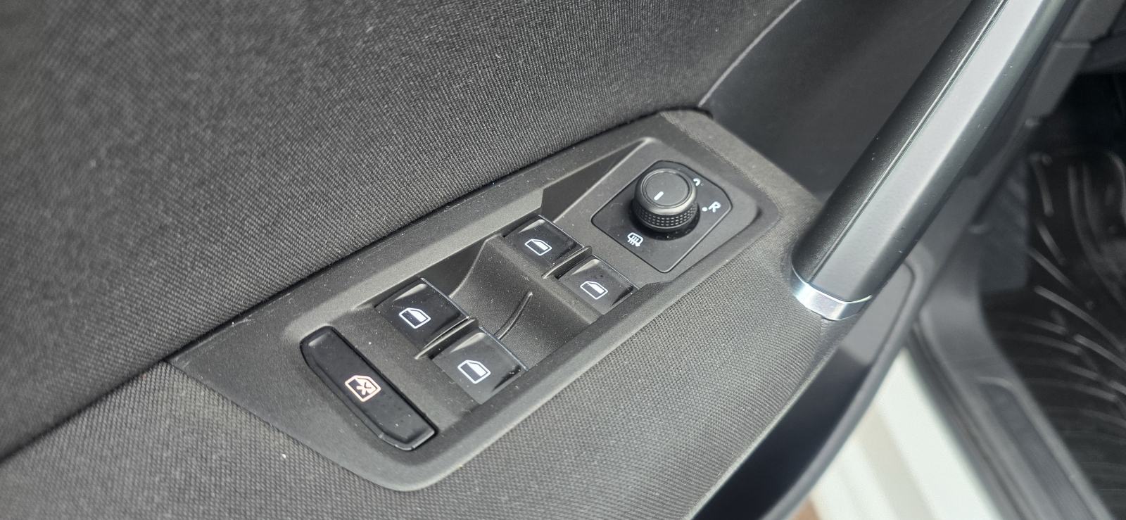 VW Touran 2,0 TDI, NAVI, TEMP, AUT.KLIMA, PDC, ALU,JAMSTVO,REG. 4/27, fotografija 12