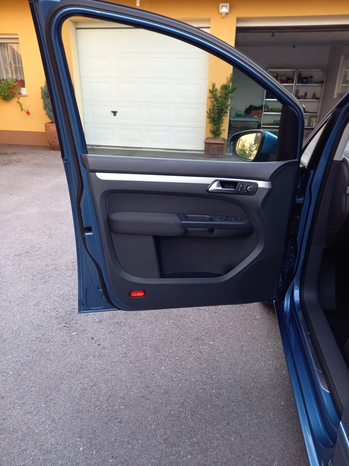 VW Touran 2,0 TDI,140 KS, Kamera, Alu, Navi, LED, Kuka, fotografija 16