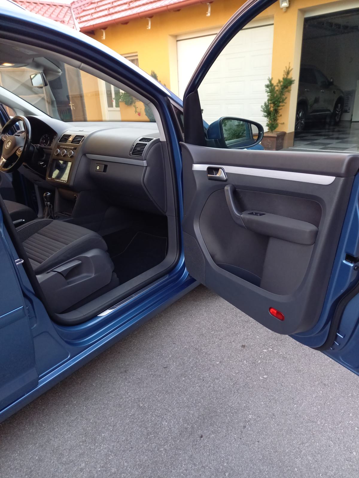 VW Touran 2,0 TDI,140 KS, Kamera, Alu, Navi, LED, Kuka, fotografija 17