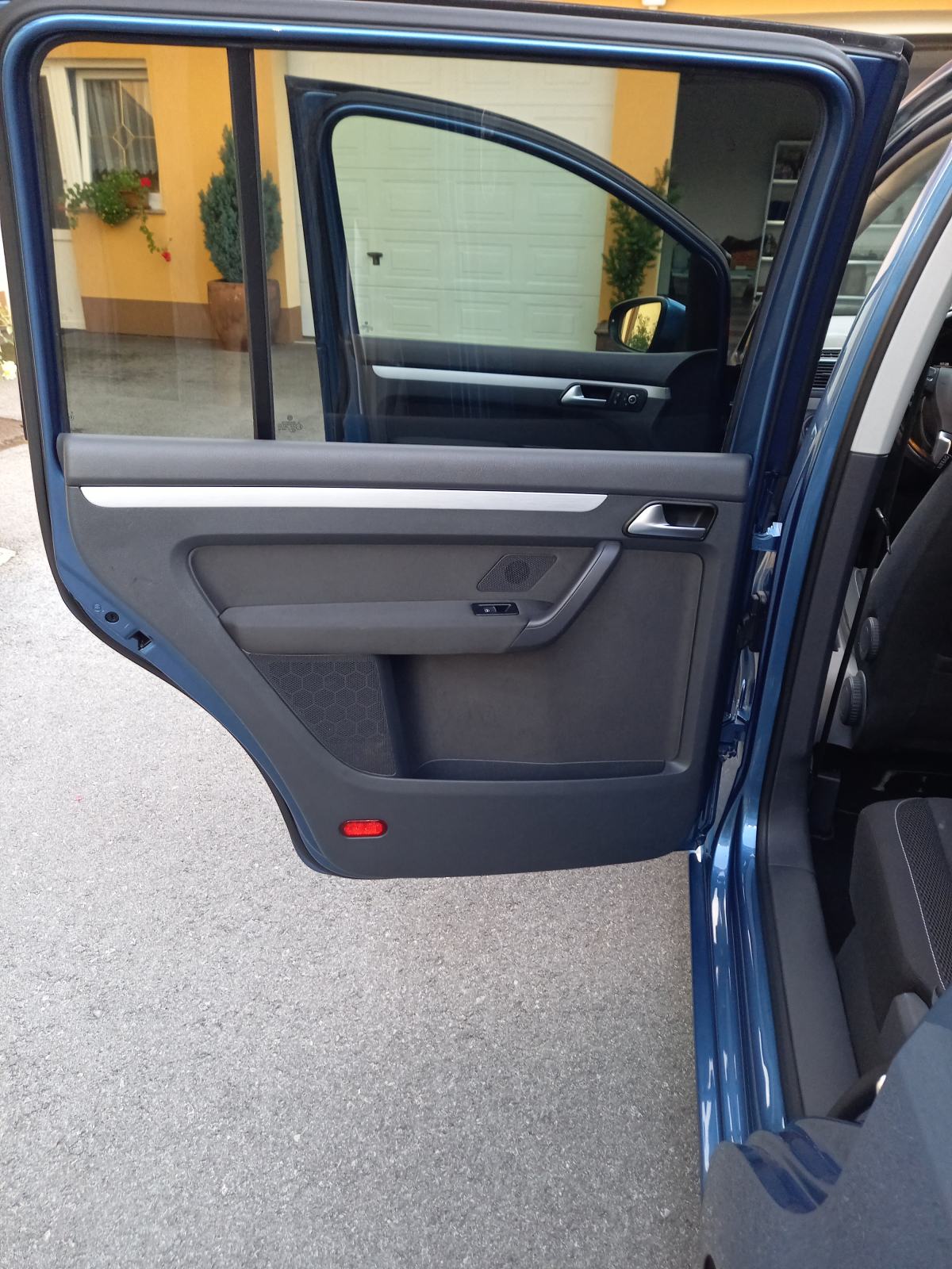 VW Touran 2,0 TDI,140 KS, Kamera, Alu, Navi, LED, Kuka, fotografija 18