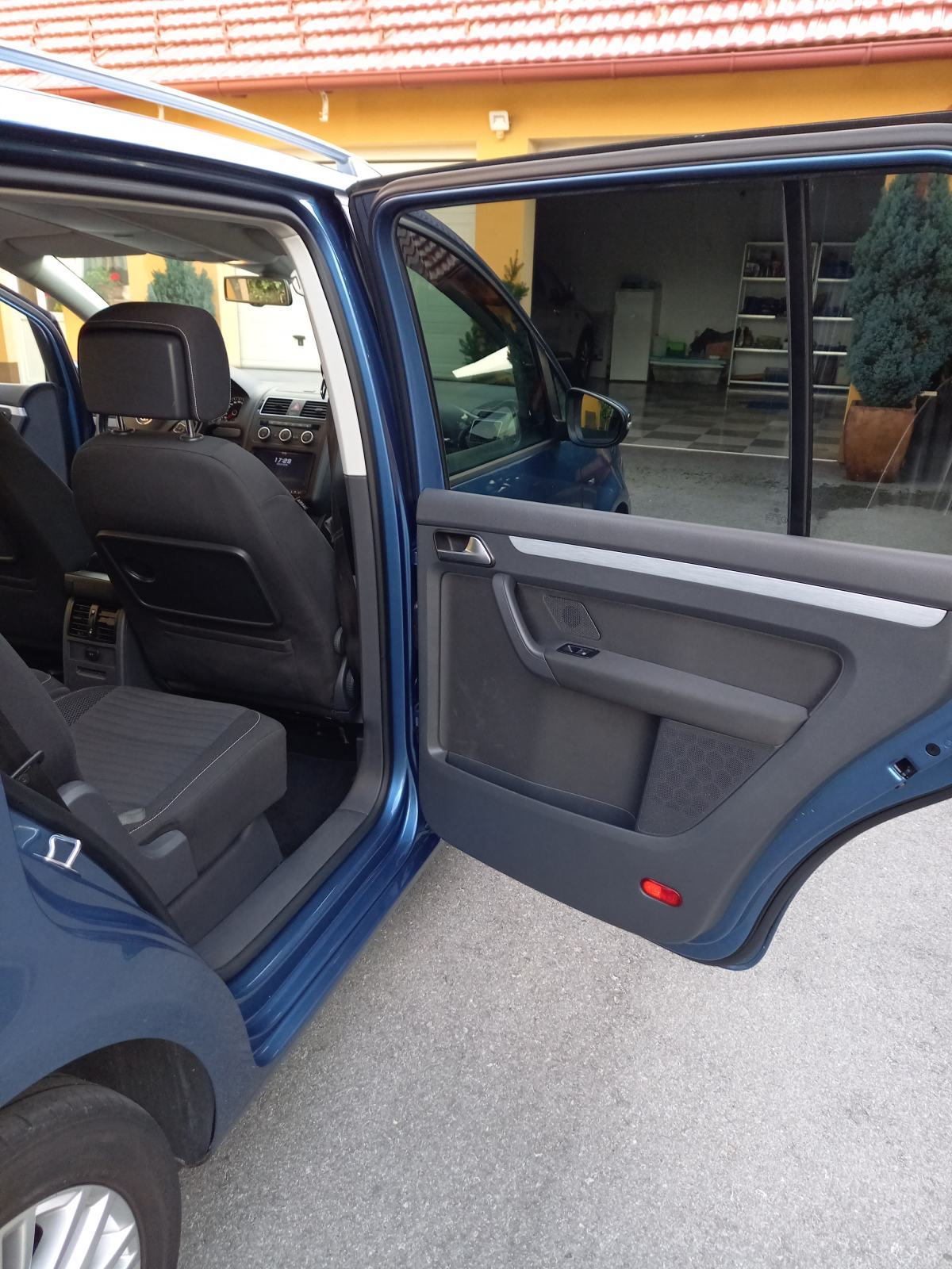 VW Touran 2,0 TDI,140 KS, Kamera, Alu, Navi, LED, Kuka, fotografija 19