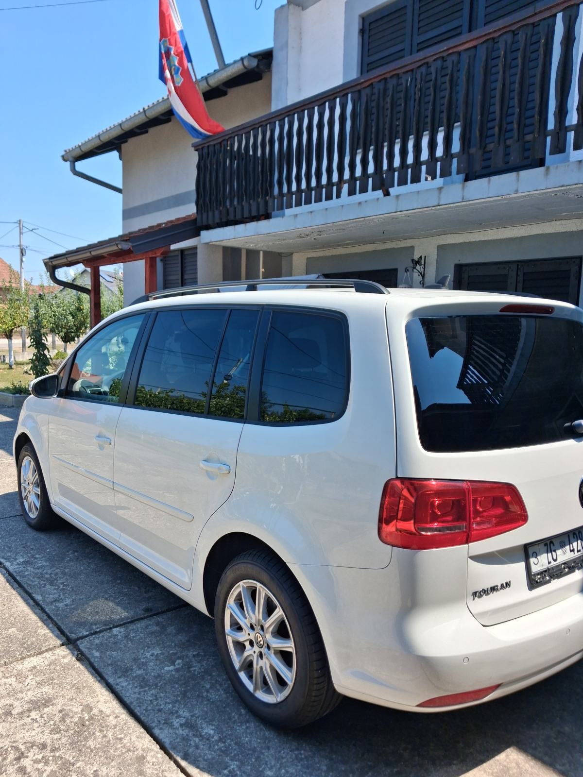 VW Touran 2,0 TDI, fotografija 2
