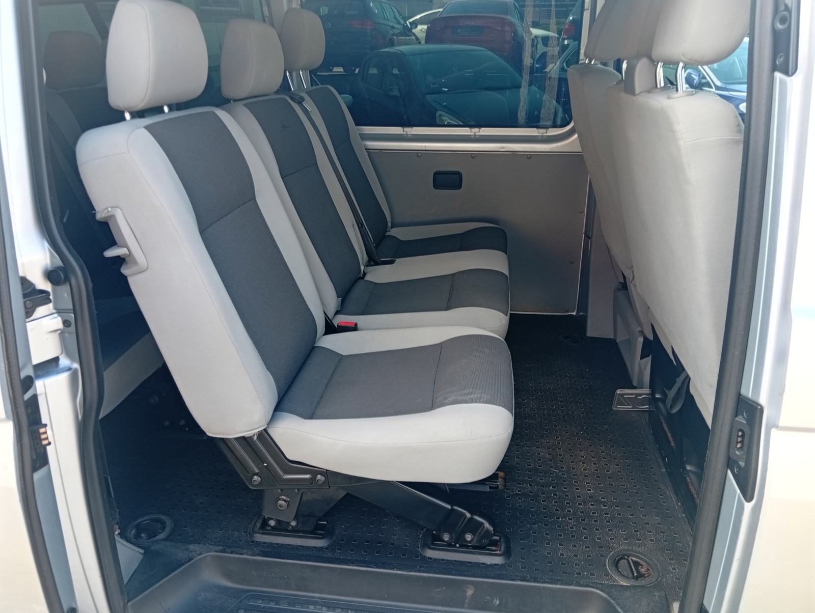 VW Transporter 2,0 TDI mod.2015 - 9 SJEDALA/ KLIMA/ NAVI/ REG.10/2026G, fotografija 12