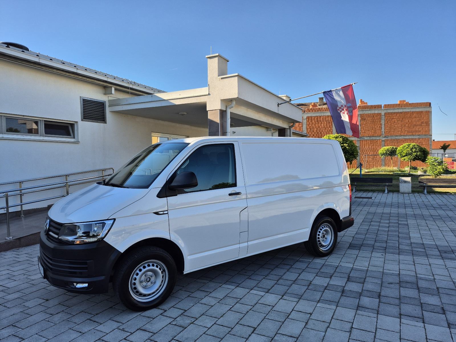 VW Transporter 2,0 TDI UKUPNA CIJENA,Klima,park senzori, grijanje sjed, fotografija 2