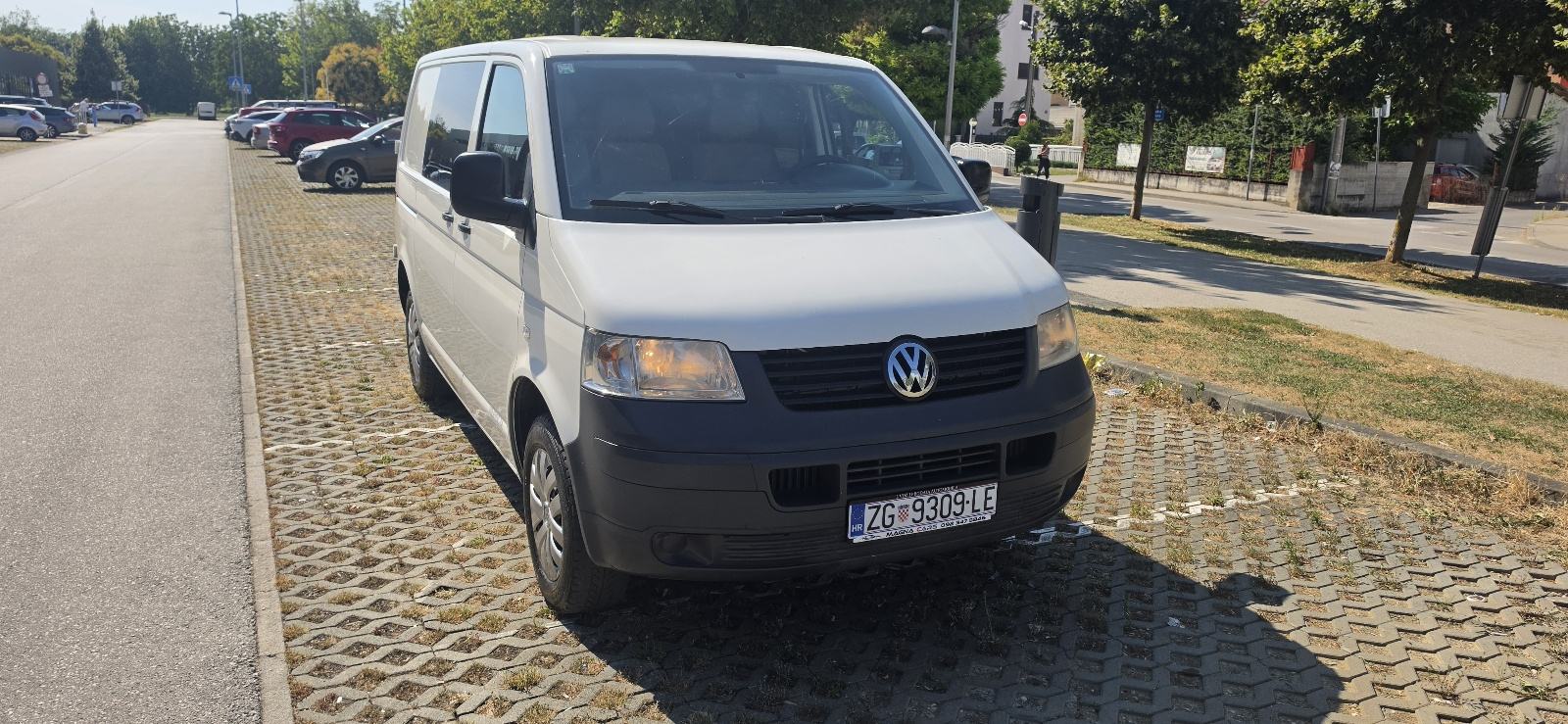 VW Transporter Kombi 1,9tdi reg 1 godiinu, fotografija 3