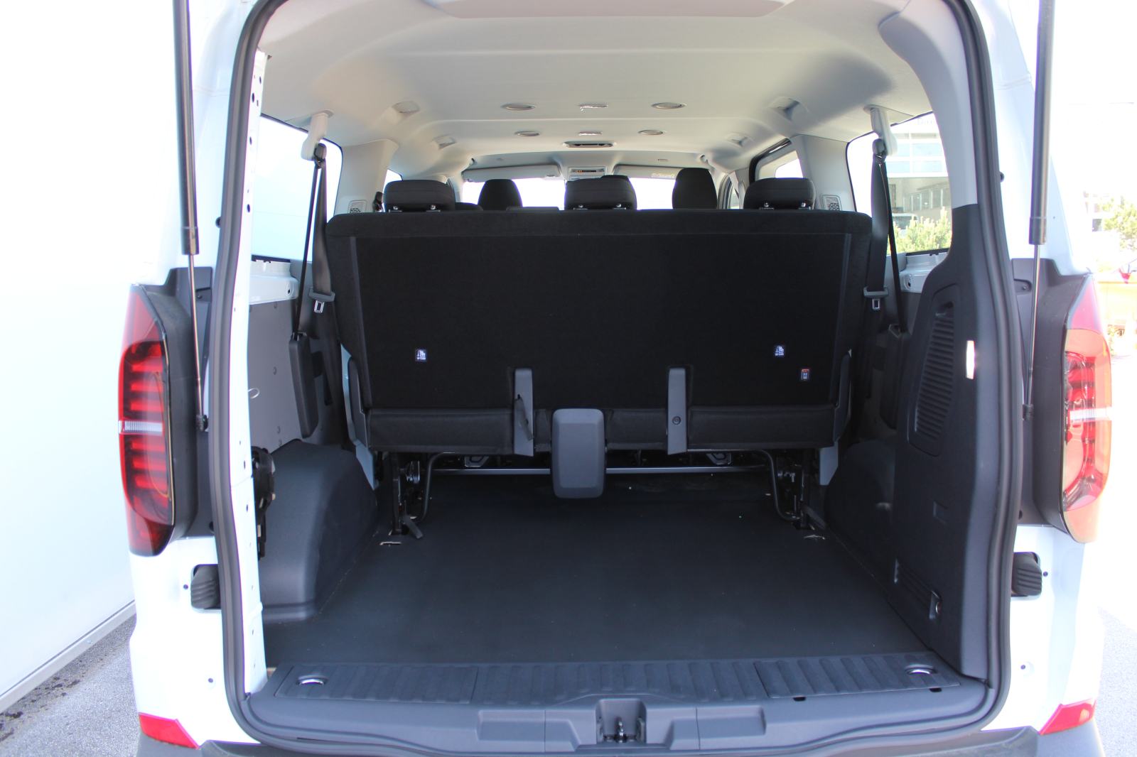 VW TRANSPORTER KOMBI L2 2.0 TDI, fotografija 13