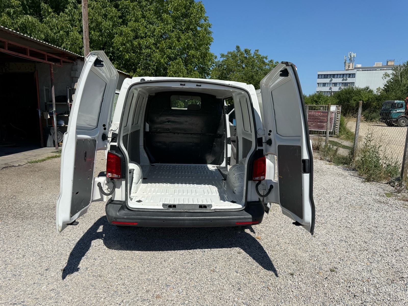 VW Transporter T6.1 2,0 TDI, fotografija 16
