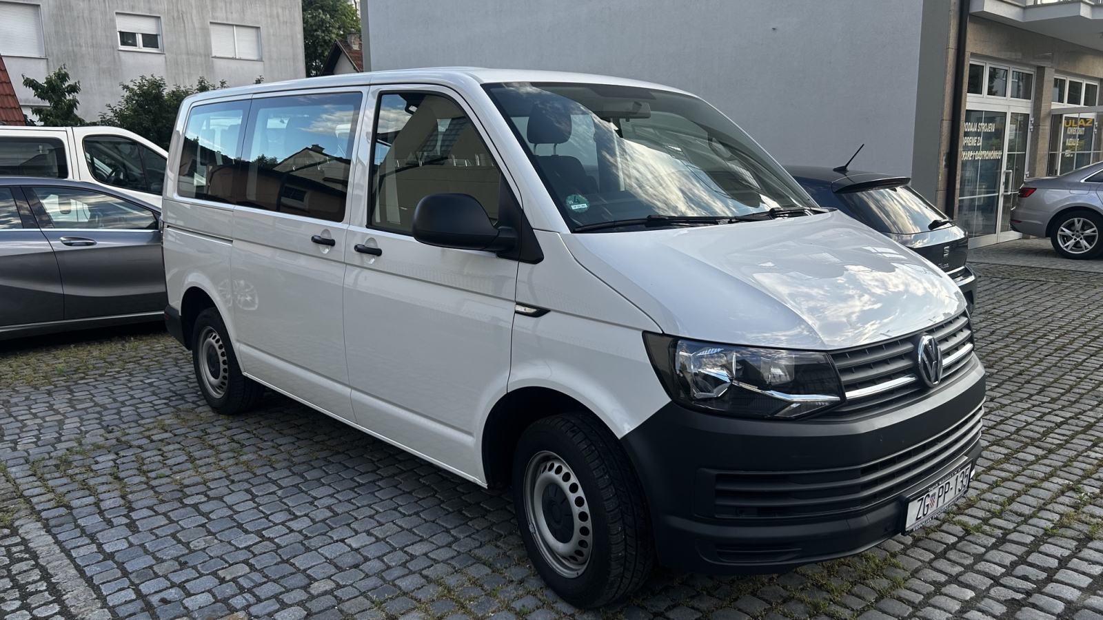 VW Transporter VW T6 9 sjedala, putnički,150ks, servis, odlično stanje, fotografija 3