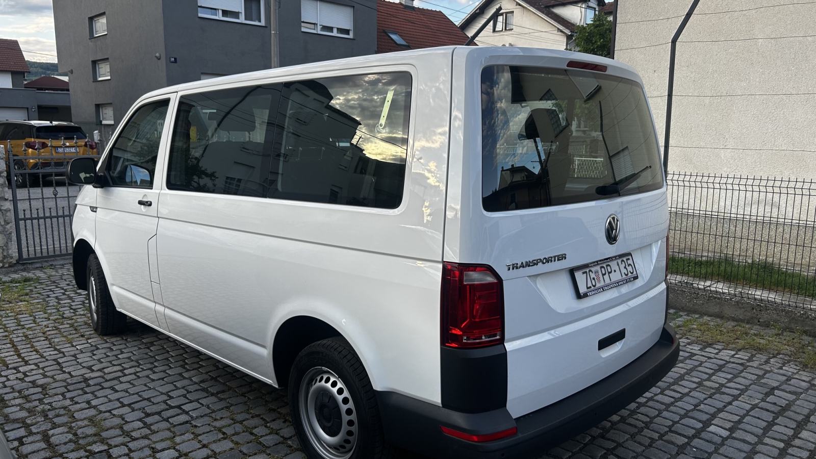 VW Transporter VW T6 9 sjedala, putnički,150ks, servis, odlično stanje, fotografija 4