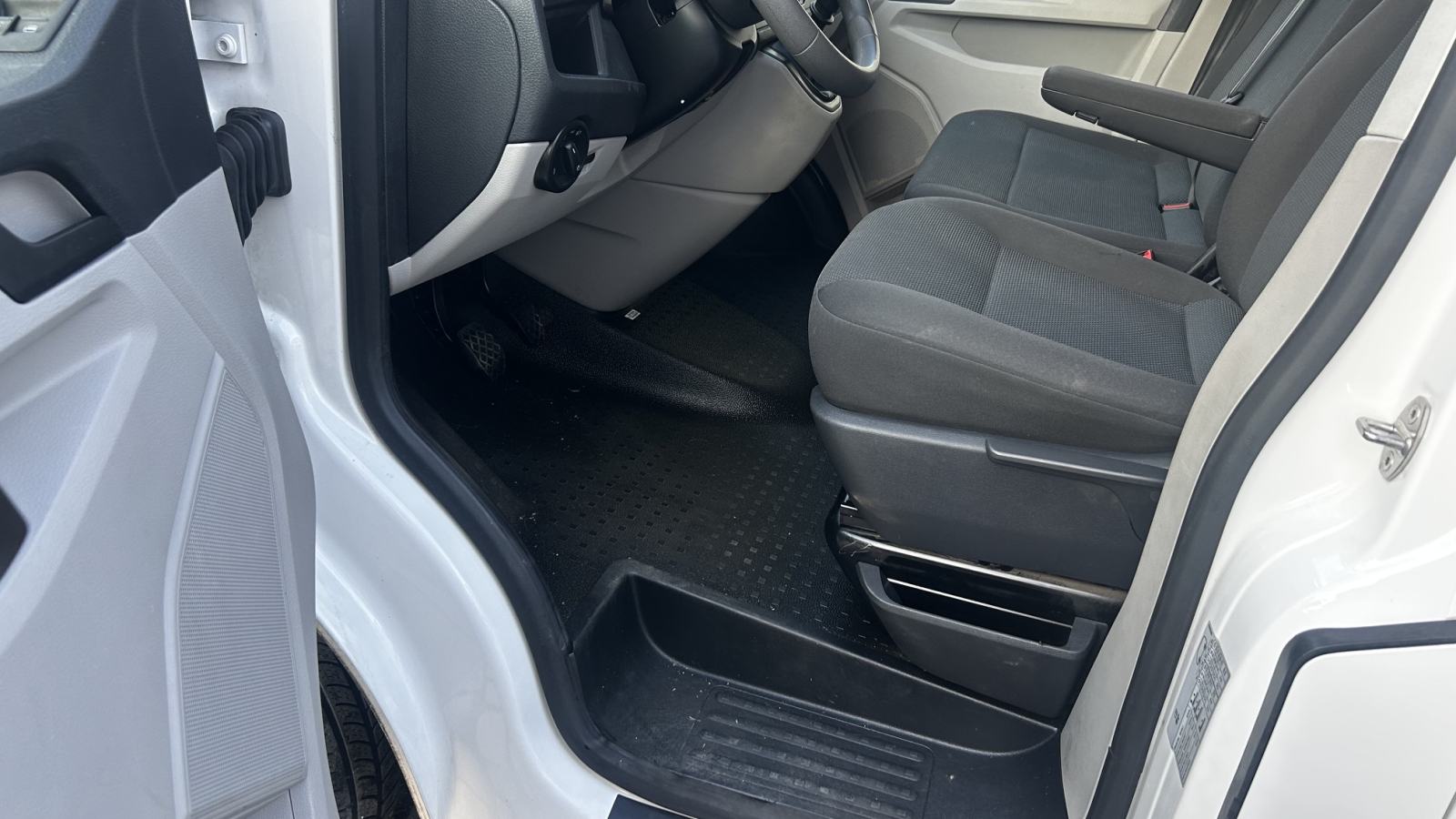 VW Transporter VW T6 9 sjedala, putnički,150ks, servis, odlično stanje, fotografija 7