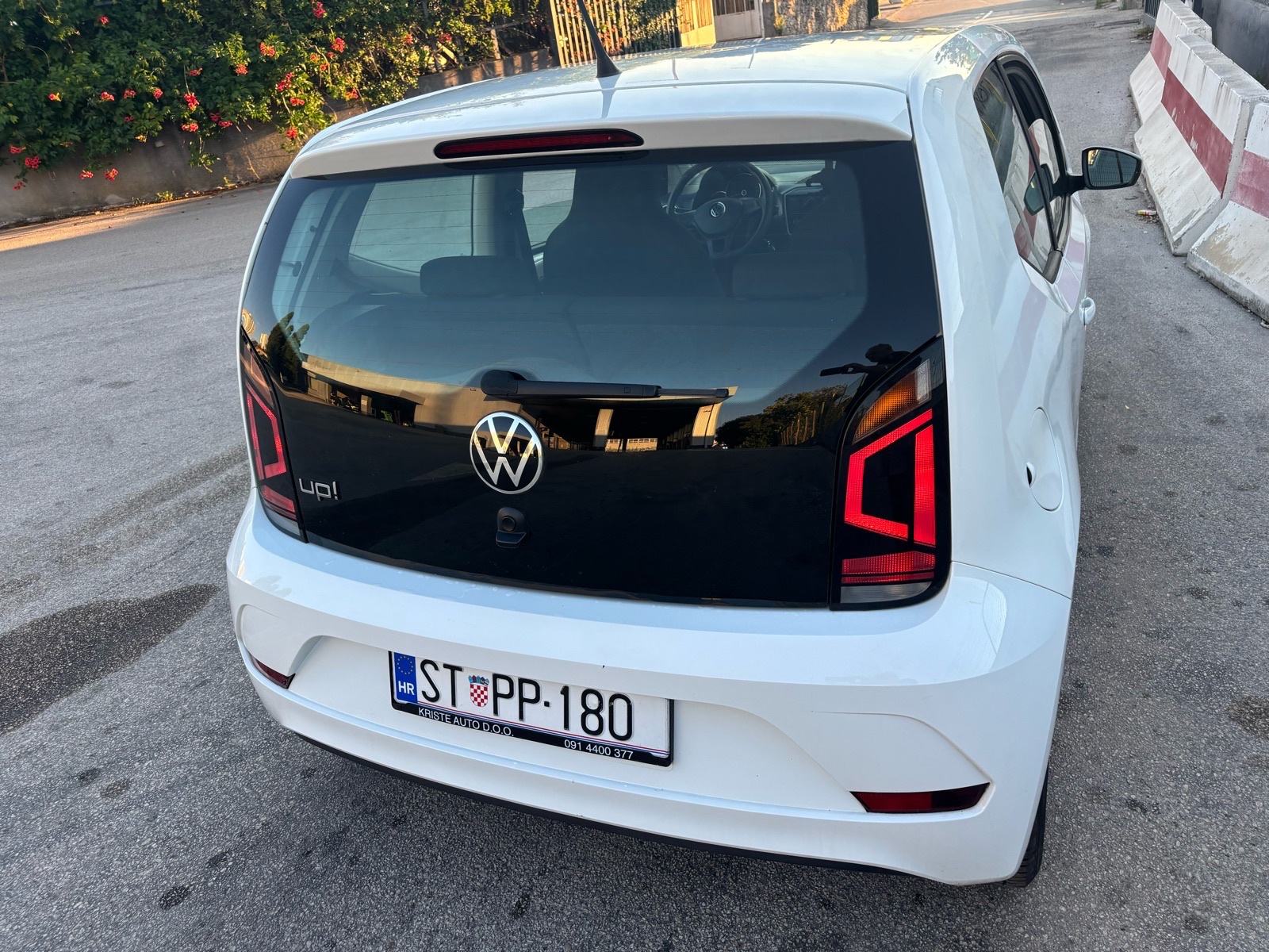 VW Up! 1,0. 57000 KM Reg 08/2027 Klima Servo, fotografija 4