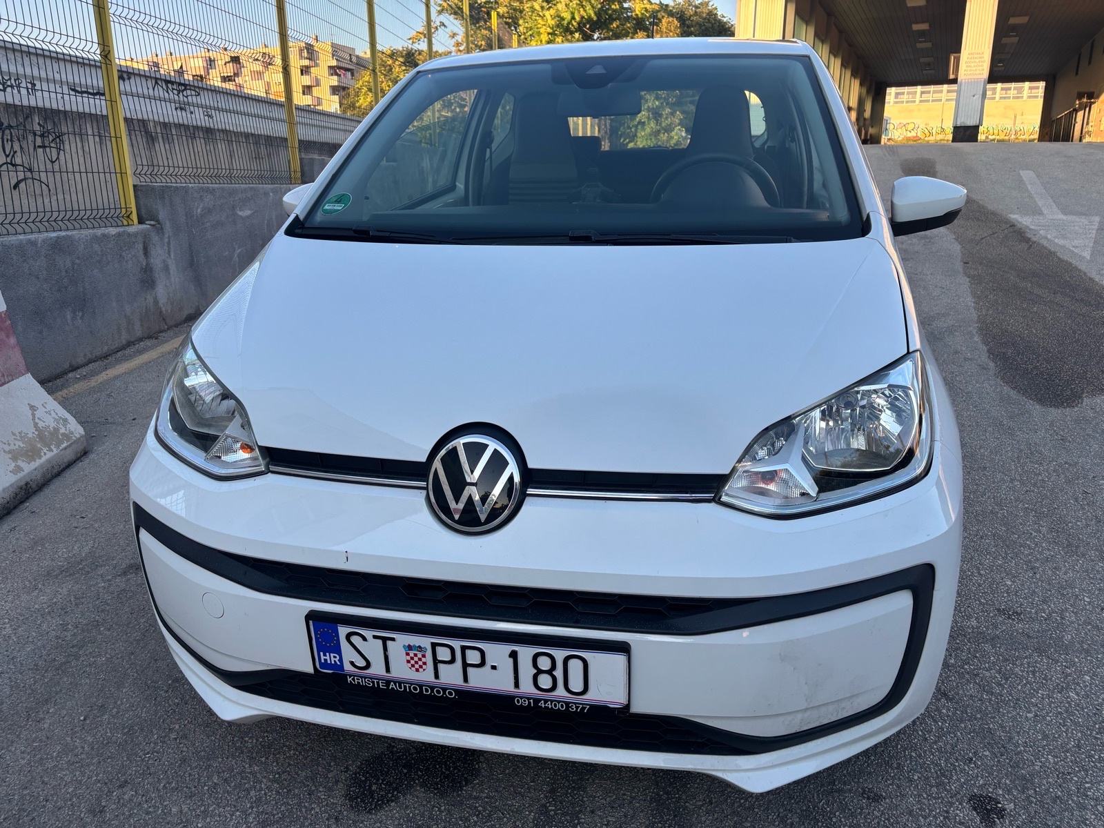 VW Up! 1,0. 57000 KM Reg 08/2027 Klima Servo, fotografija 2