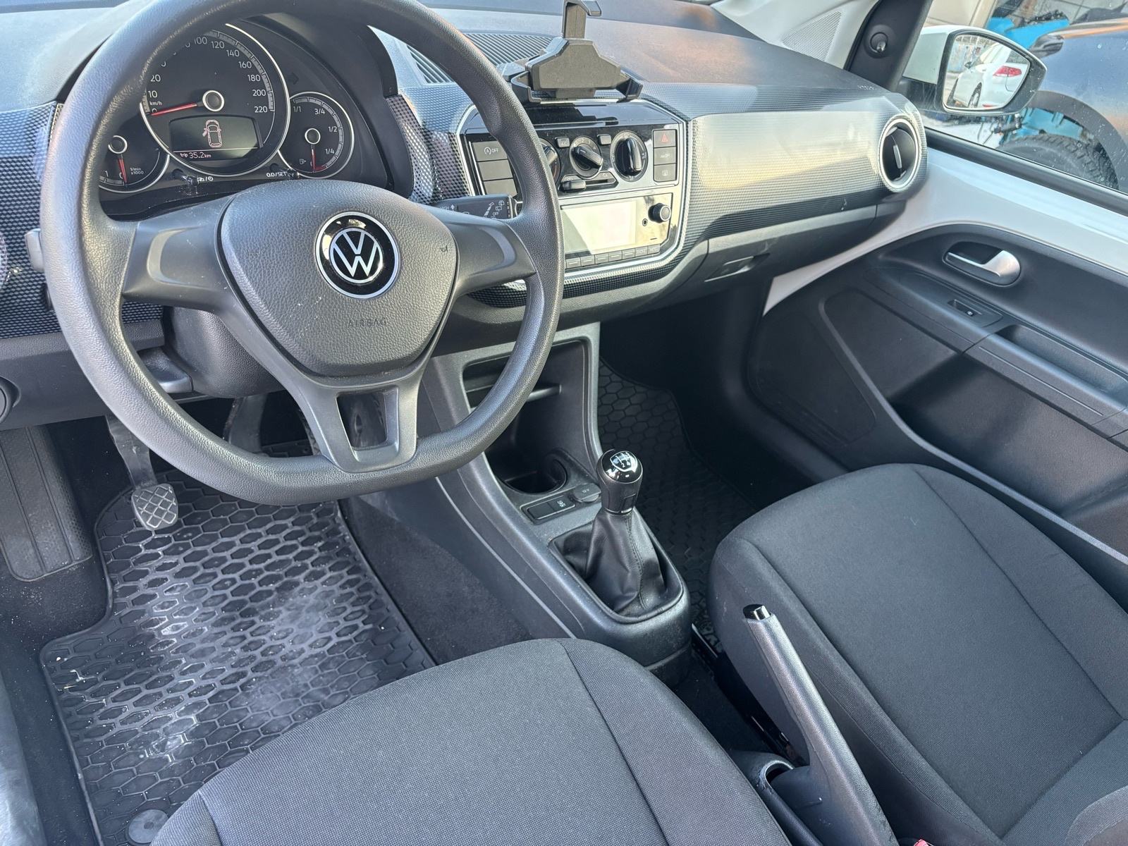VW Up! 1,0. 57000 KM Reg 08/2027 Klima Servo, fotografija 15