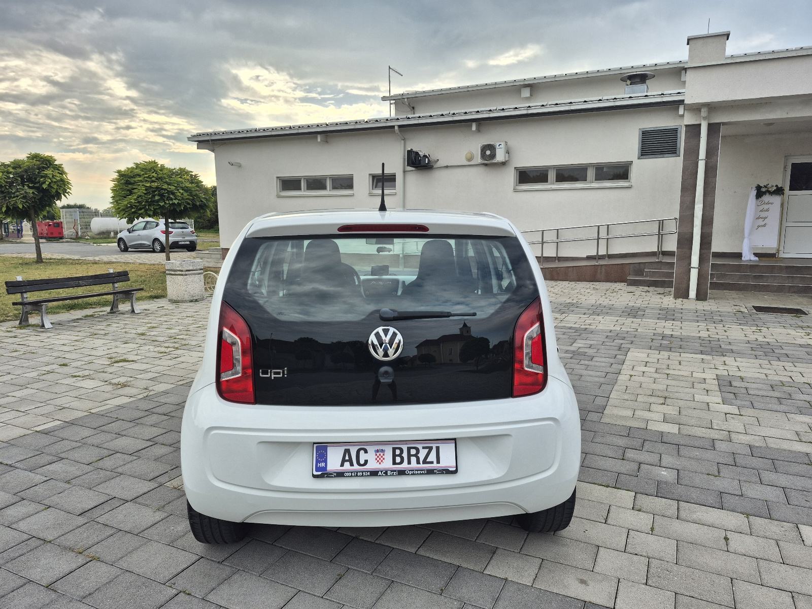 VW Up! 1,0 Benzin,Klima,navigacija,grijanje sjedala,alu,crno nebo, fotografija 5