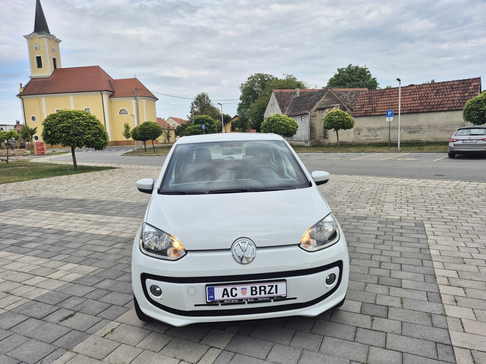 VW Up! 1,0 Benzin,Klima,navigacija,grijanje sjedala,alu,crno nebo, fotografija 12