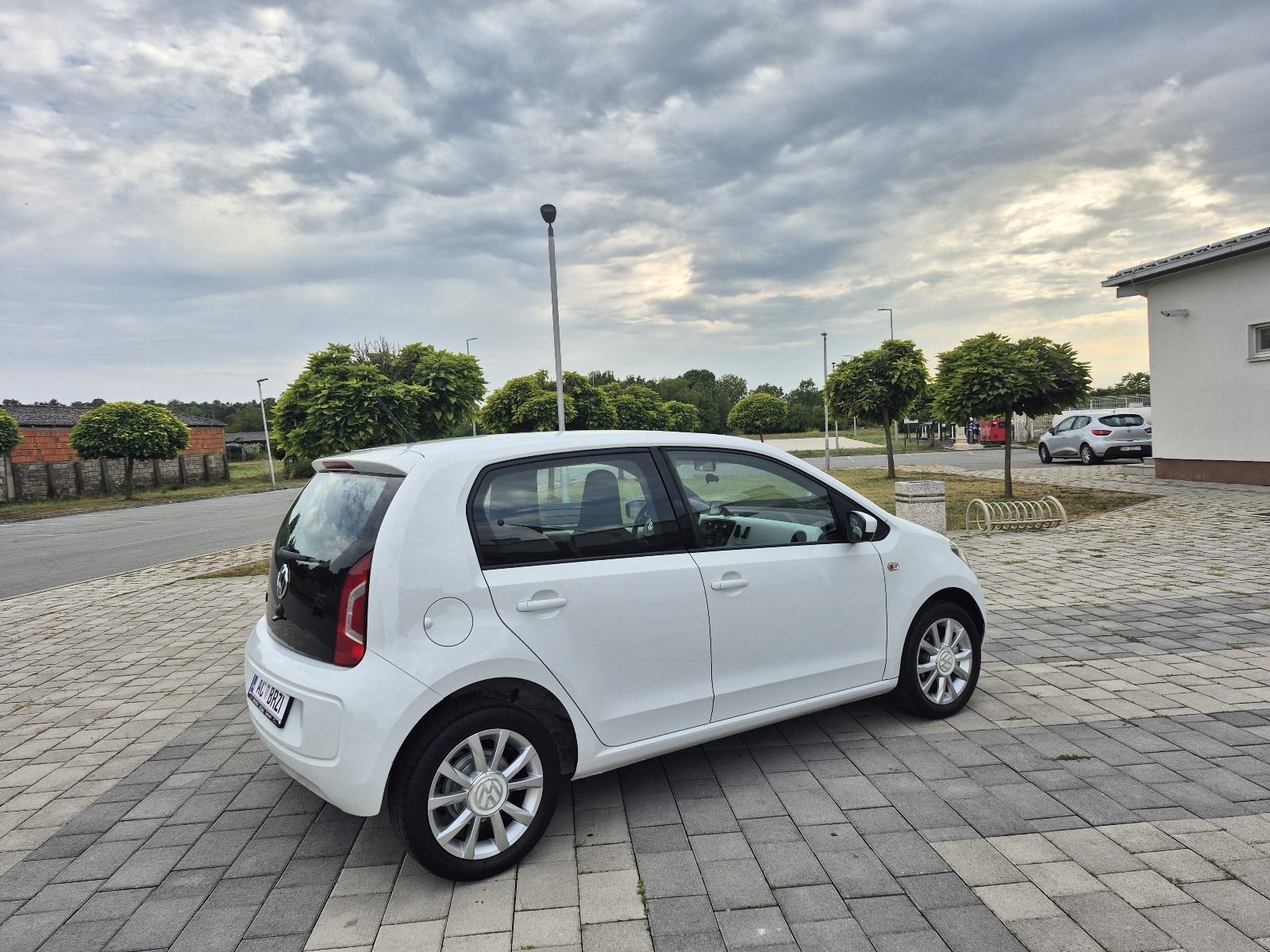 VW Up! 1,0 Benzin,Klima,navigacija,grijanje sjedala,alu,crno nebo, fotografija 8
