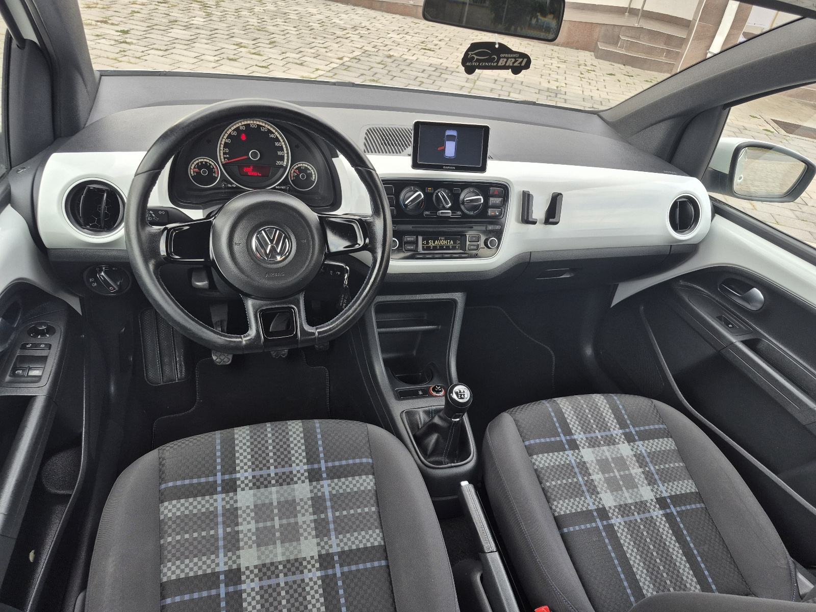VW Up! 1,0 Benzin,Klima,navigacija,grijanje sjedala,alu,crno nebo, fotografija 17