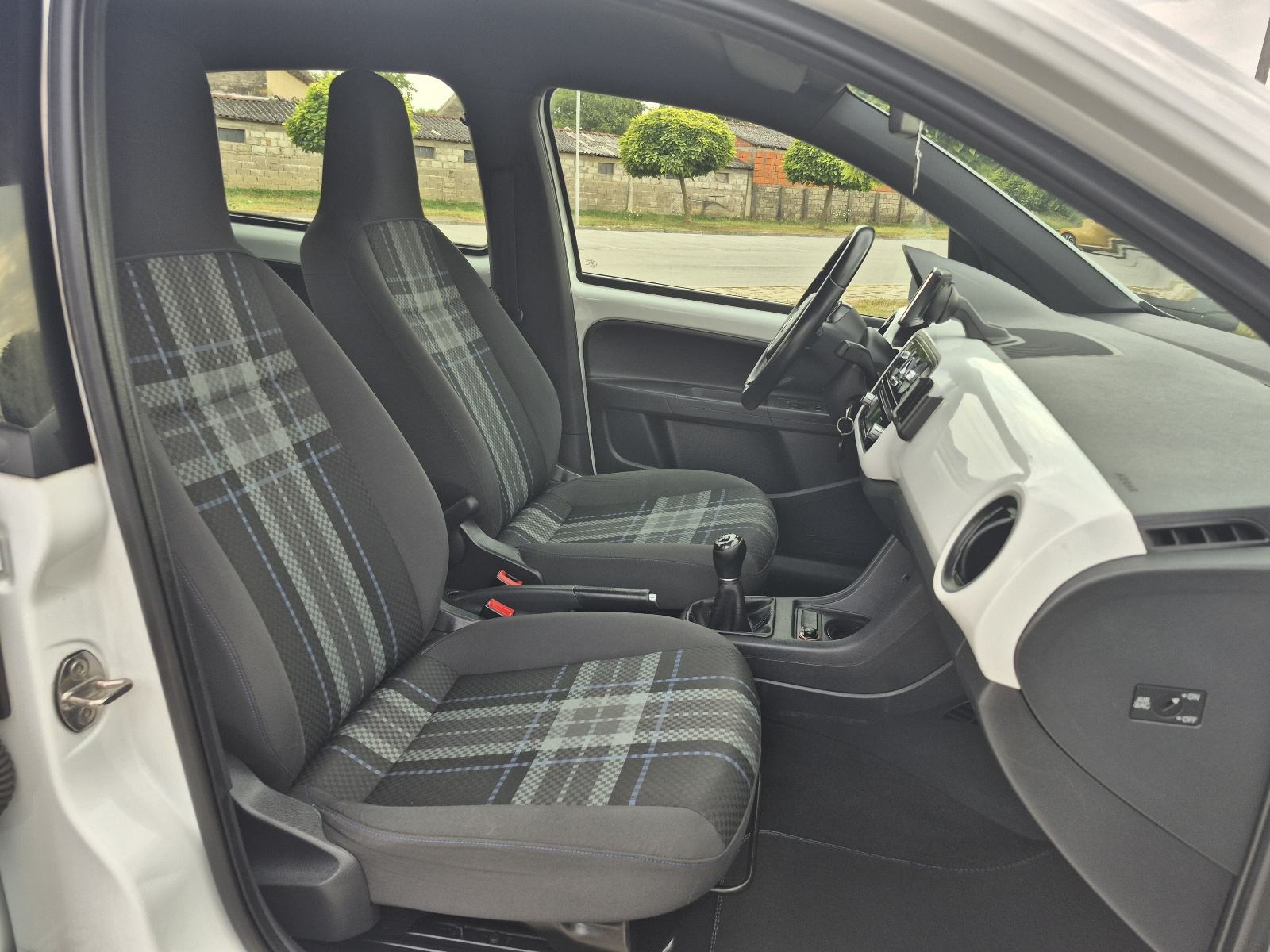 VW Up! 1,0 Benzin,Klima,navigacija,grijanje sjedala,alu,crno nebo, fotografija 20