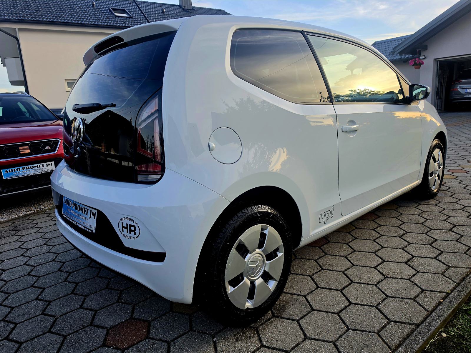 VW Up! 1,0 BENZIN,,ODLIČAN,,SERVISNA,,92080KM, fotografija 6
