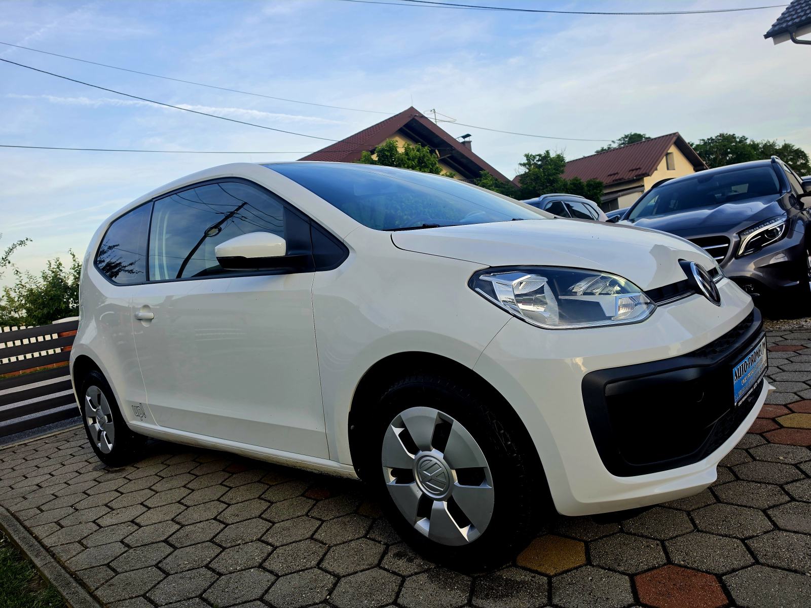 VW Up! 1,0 BENZIN,,ODLIČAN,,SERVISNA,,92080KM, fotografija 4