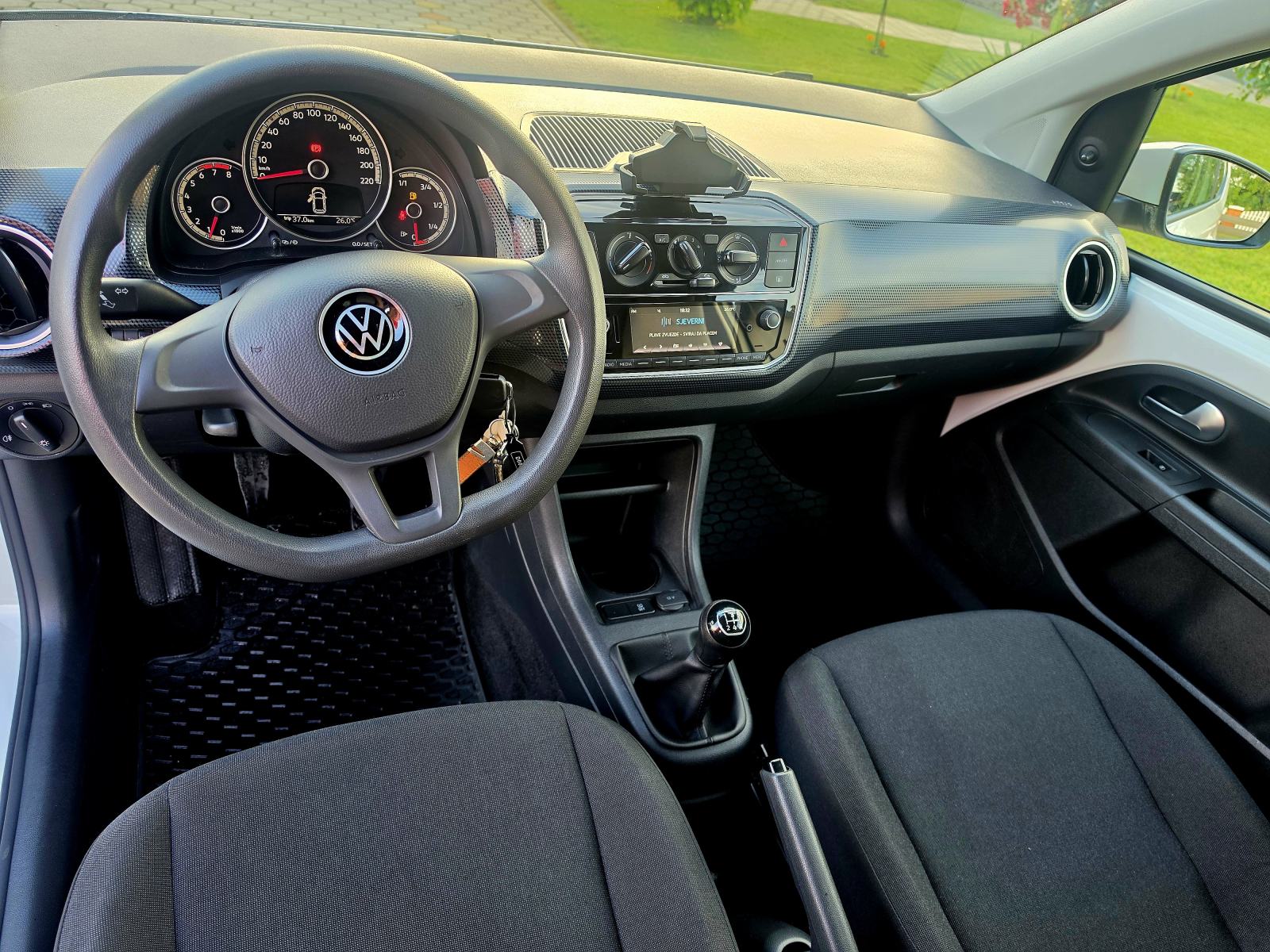 VW Up! 1,0 BENZIN,,ODLIČAN,,SERVISNA,,92080KM, fotografija 9