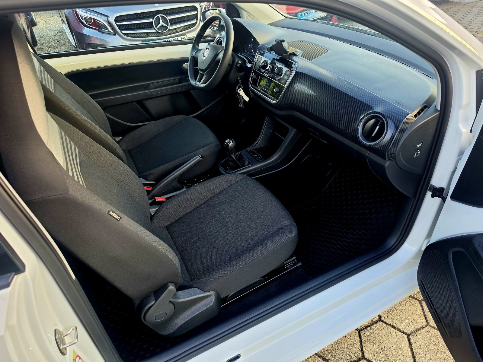 VW Up! 1,0 BENZIN,,ODLIČAN,,SERVISNA,,92080KM, fotografija 11