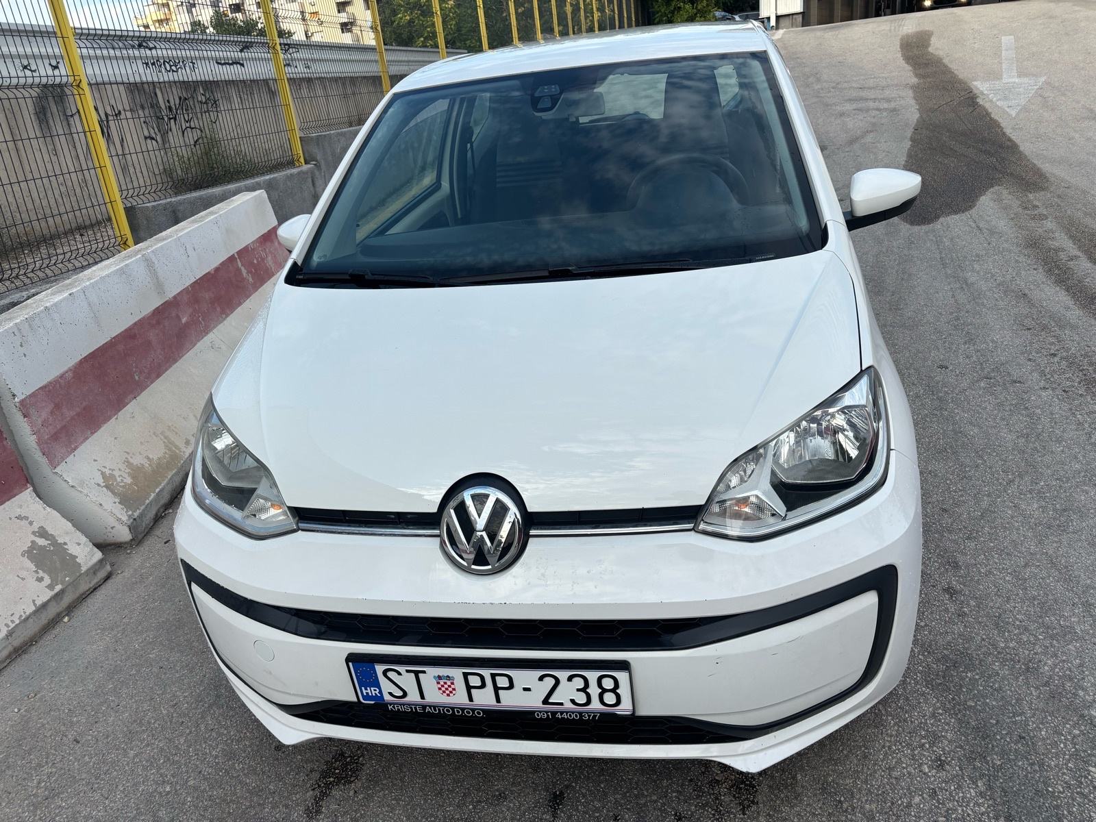 VW Up! 1,0 Malo km Reg 08/2027 Klima nove kočnice, fotografija 2