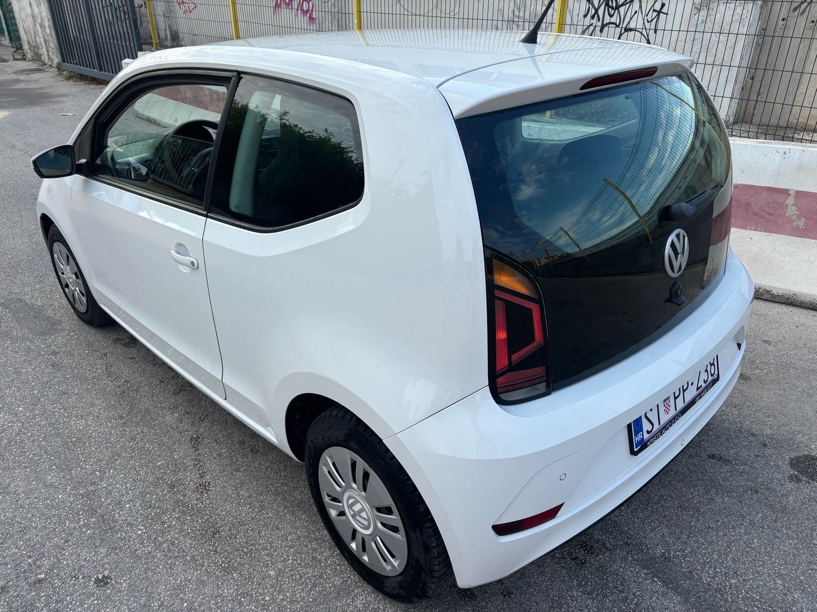 VW Up! 1,0 Malo km Reg 08/2027 Klima nove kočnice, fotografija 7