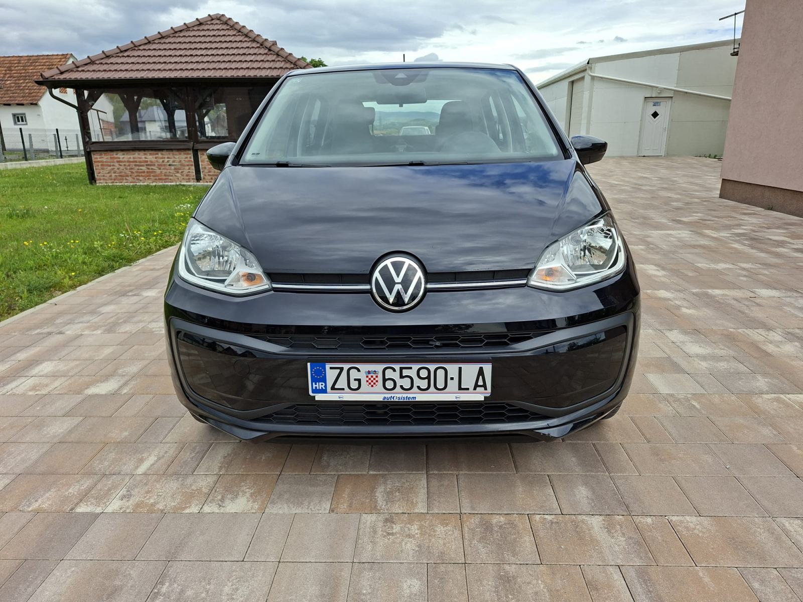 VW Up! 1,0*GARANCIJA 1.GOD.*KLIMA*REG .04/2027*KREDIT-KARTICE*ODLICAN*, fotografija 2
