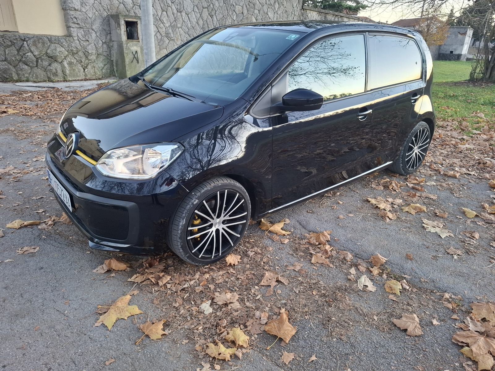 VW Up! 1,0, pogled izvana - slika 1