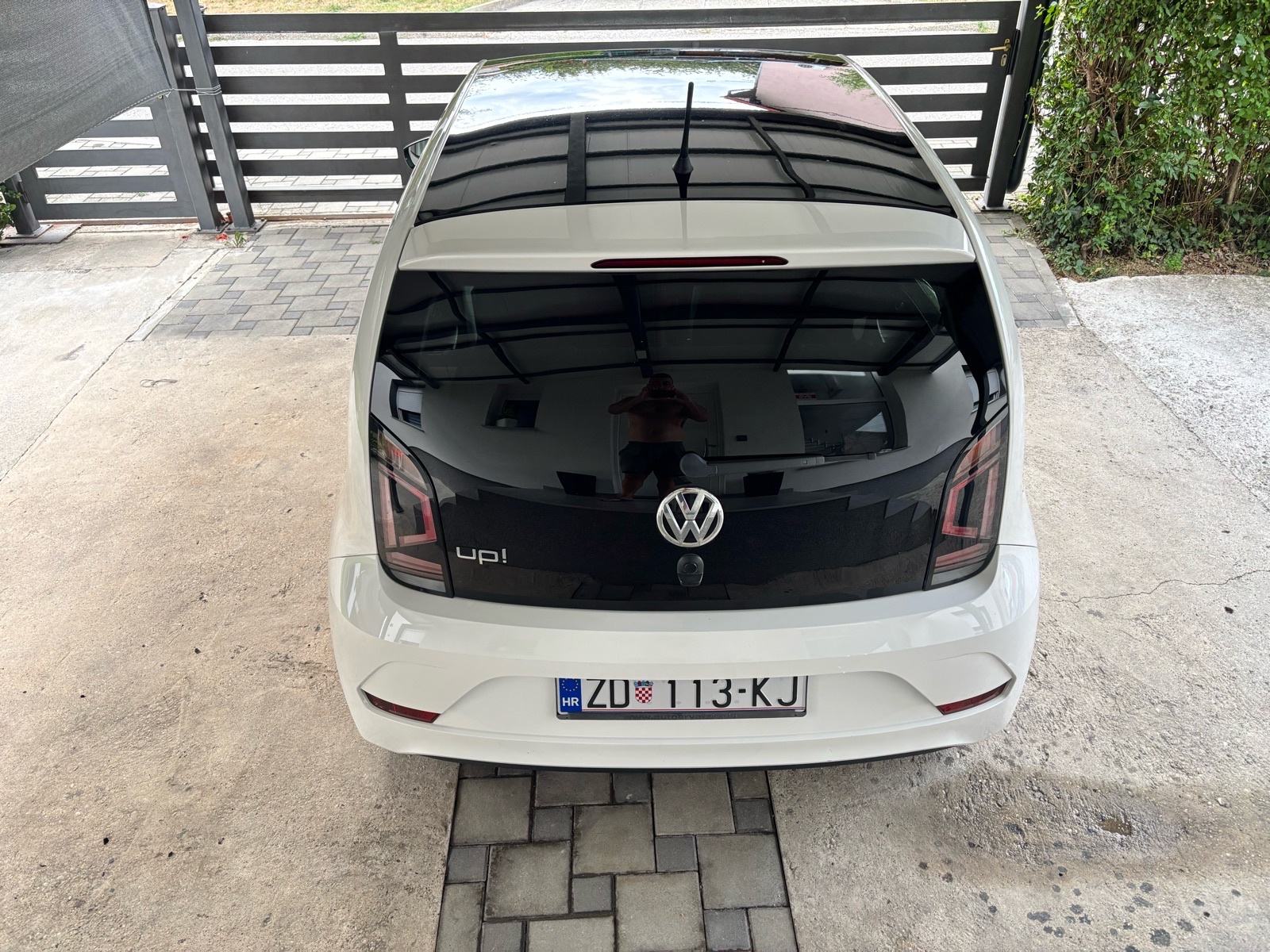 VW Up! 1,0 TSI-1.vl KUPLJEN U HR !!!, fotografija 3