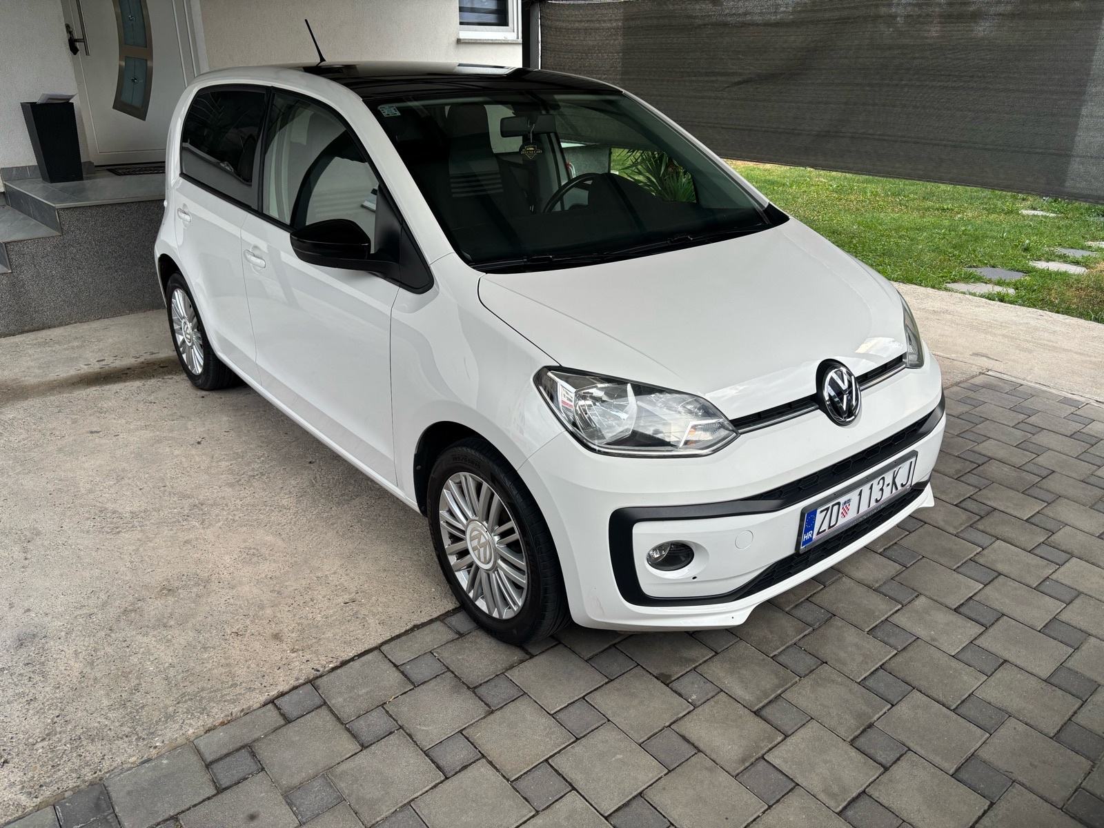 VW Up! 1,0 TSI-1.vl KUPLJEN U HR !!!, fotografija 5