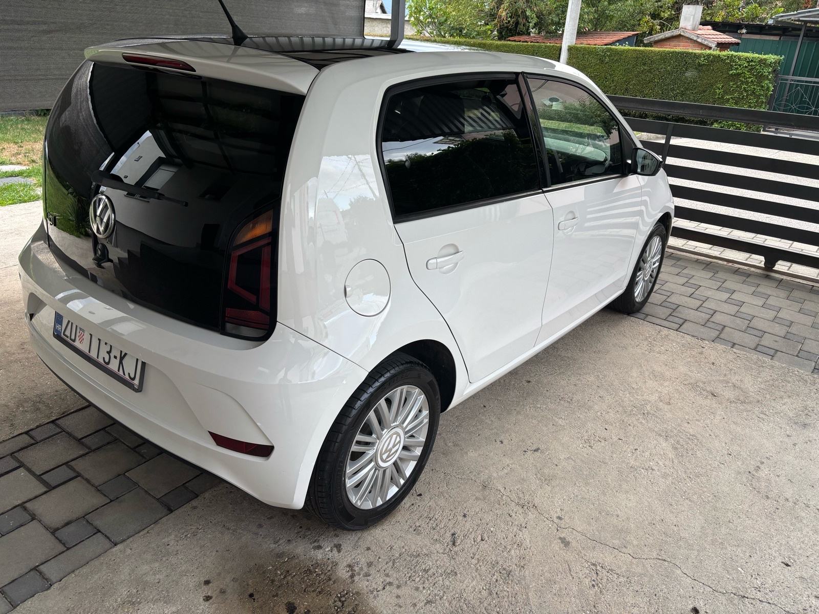 VW Up! 1,0 TSI-1.vl KUPLJEN U HR !!!, fotografija 6