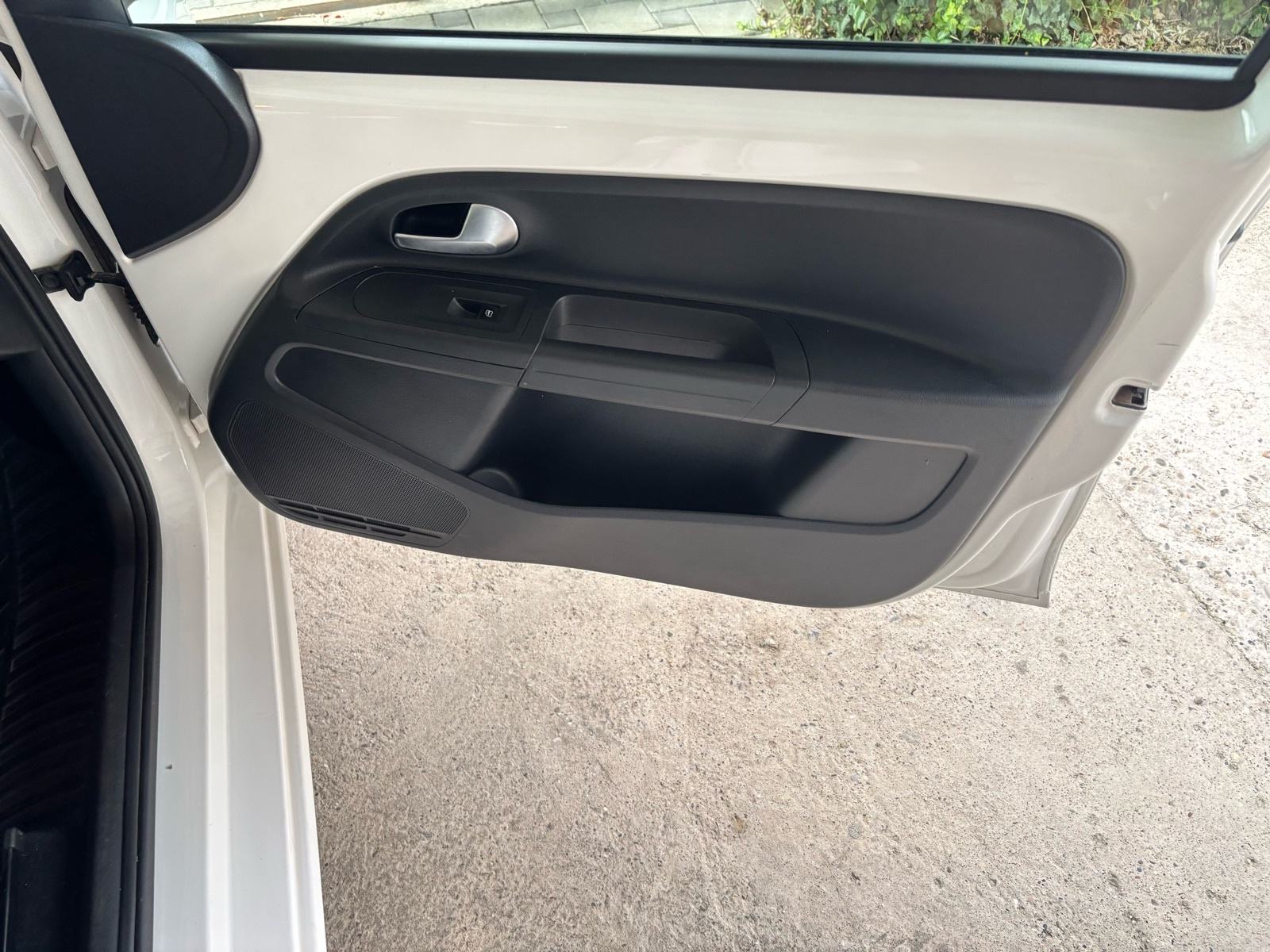 VW Up! 1,0 TSI-1.vl KUPLJEN U HR !!!, fotografija 9