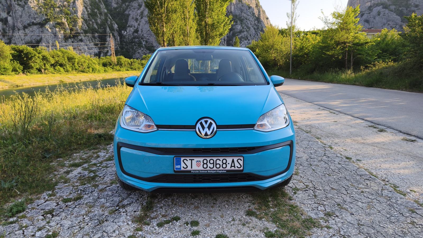 VW Up! 1,0 registriran 04. / 2027., 9053 km, klima, perfektno stanje, fotografija 3