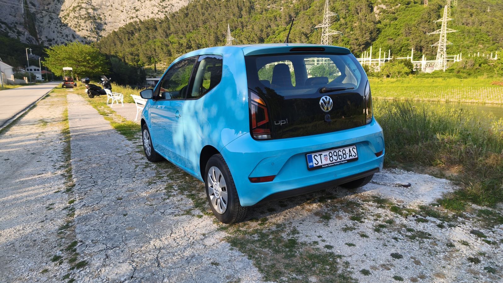 VW Up! 1,0 registriran 04. / 2027., 9053 km, klima, perfektno stanje, fotografija 7