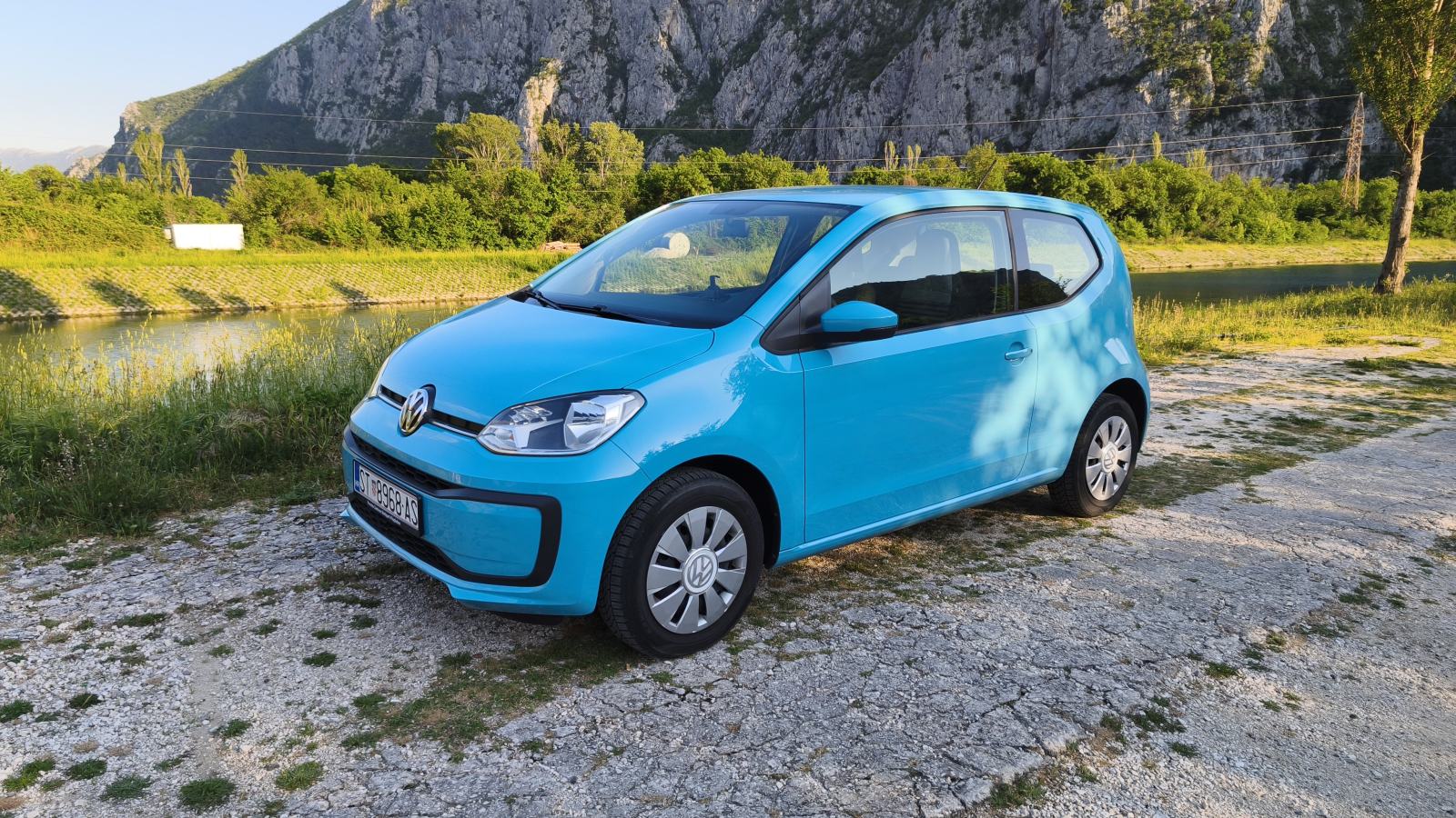 VW Up! 1,0 registriran 04. / 2027., 9053 km, klima, perfektno stanje, fotografija 9