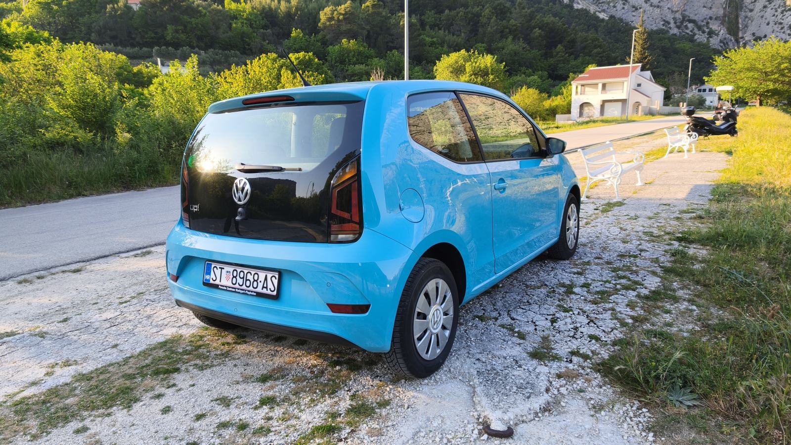 VW Up! 1,0 registriran 04. / 2027., 9053 km, klima, perfektno stanje, fotografija 5