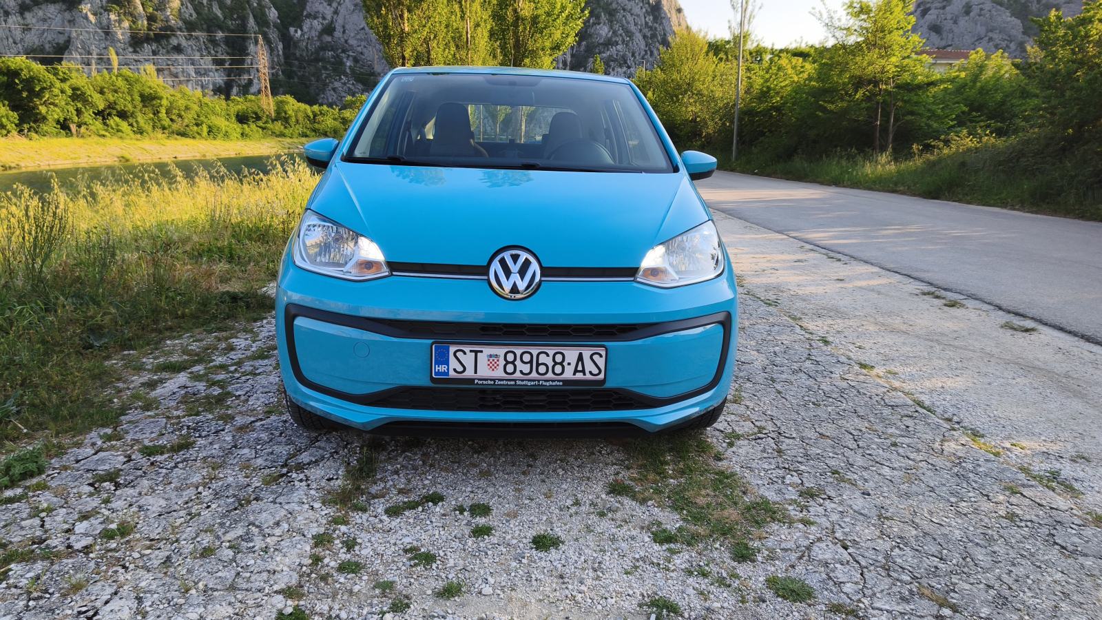 VW Up! 1,0 registriran 04. / 2027., 9053 km, klima, perfektno stanje, fotografija 2