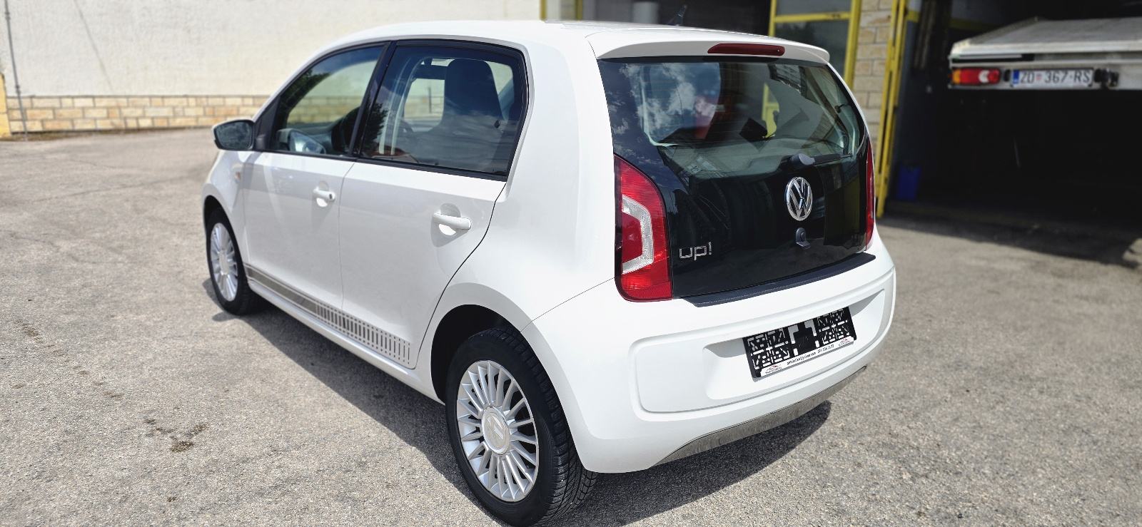 VW Up! 1,0 up!, 2013.g, 120tkm, 60ks, Klima, Alu, fotografija 6
