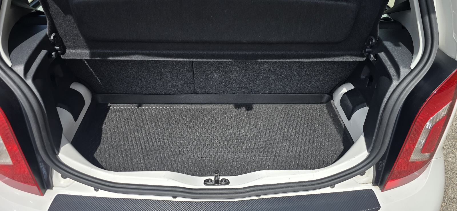 VW Up! 1,0 up!, 2013.g, 120tkm, 60ks, Klima, Alu, fotografija 19