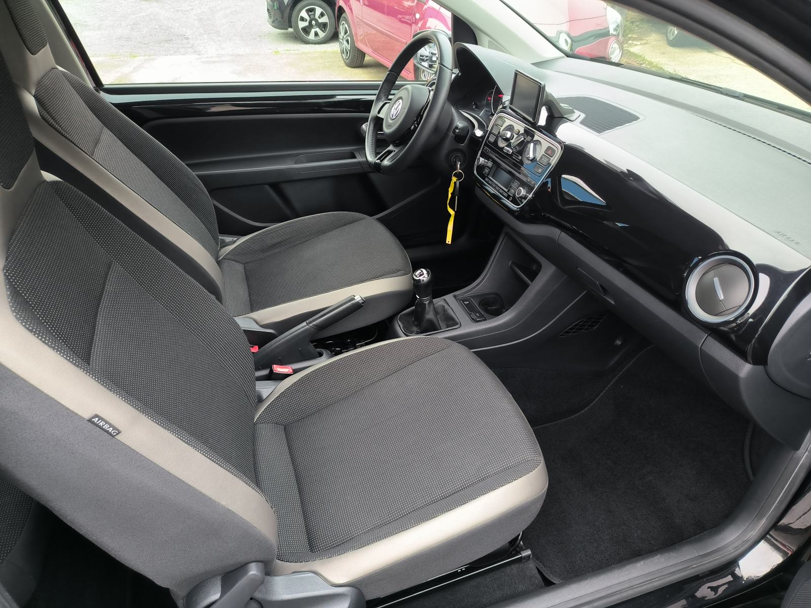 VW Up! 1,0 up! HIGH UP! V. SERVIS, SERVISNA, JAMSTVO, REG. 1 GODINU, fotografija 13