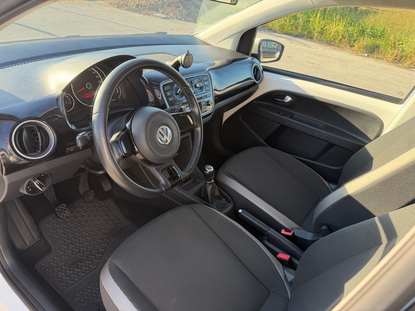 VW Up! 1,0 up! #TOP STANJE #SERVISNA #PANORAMA, fotografija 10
