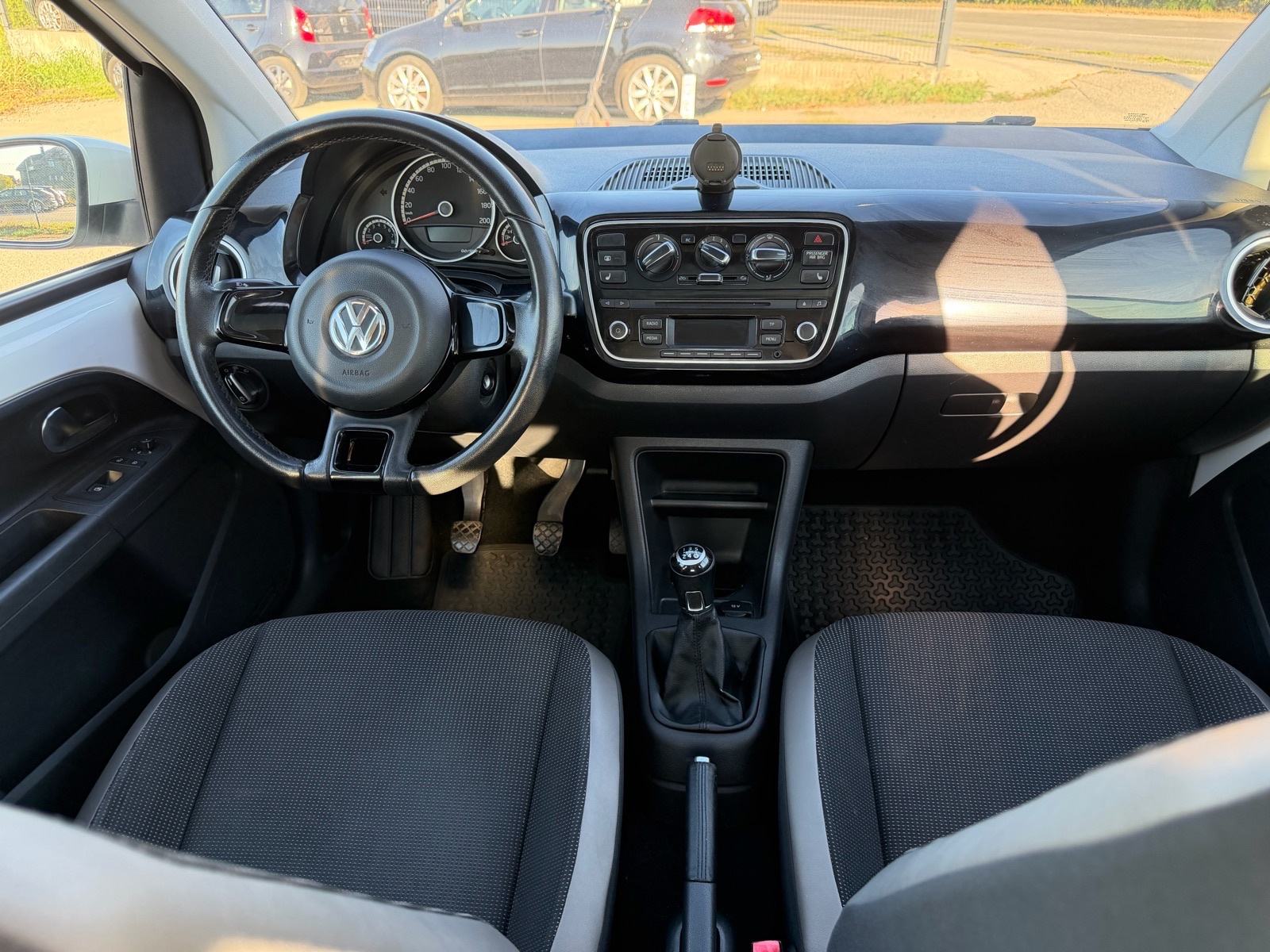 VW Up! 1,0 up! #TOP STANJE #SERVISNA #PANORAMA, fotografija 14