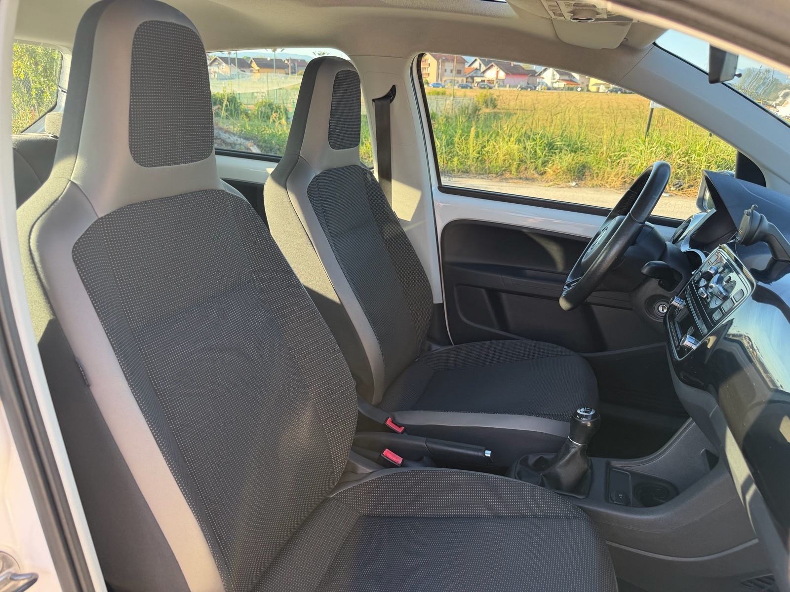 VW Up! 1,0 up! #TOP STANJE #SERVISNA #PANORAMA, fotografija 13